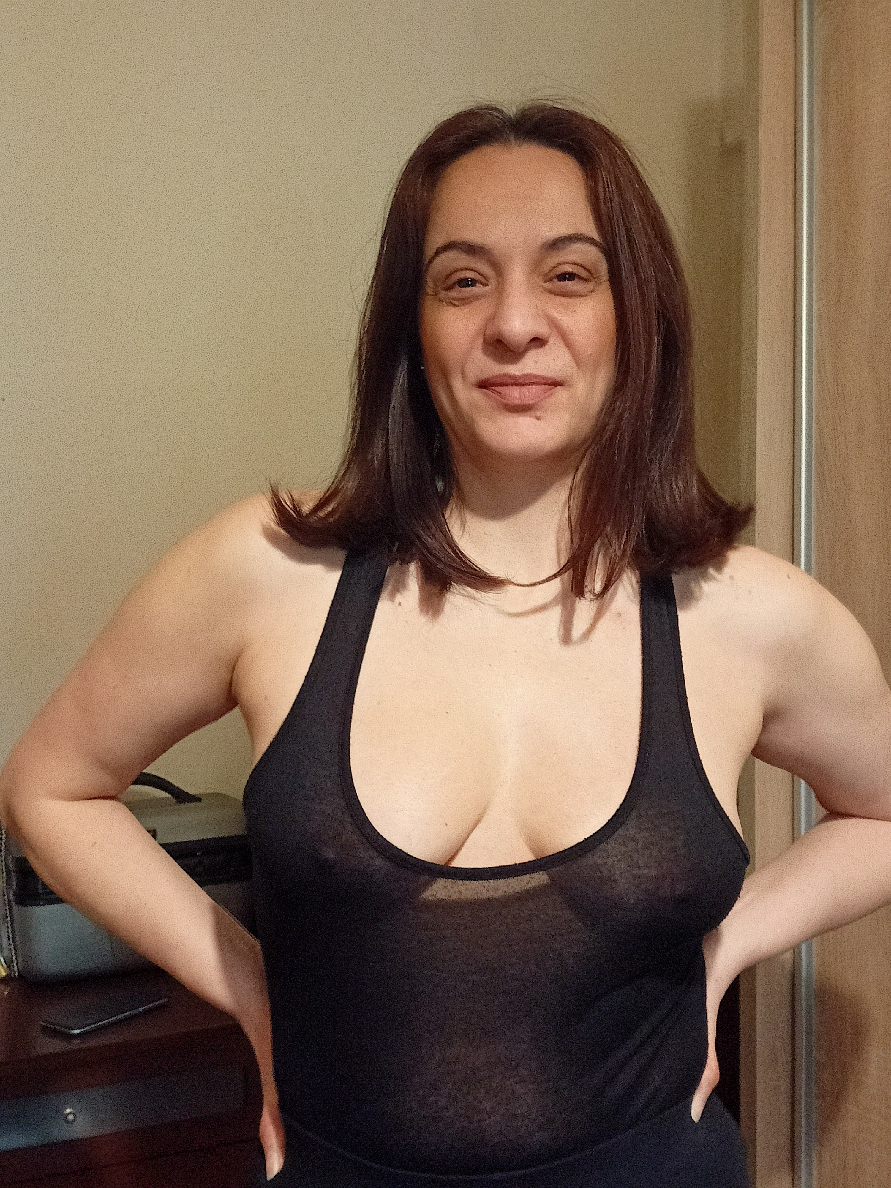 I love getting naked and exposing myself for strangers! I also love when you expose me even more on web...