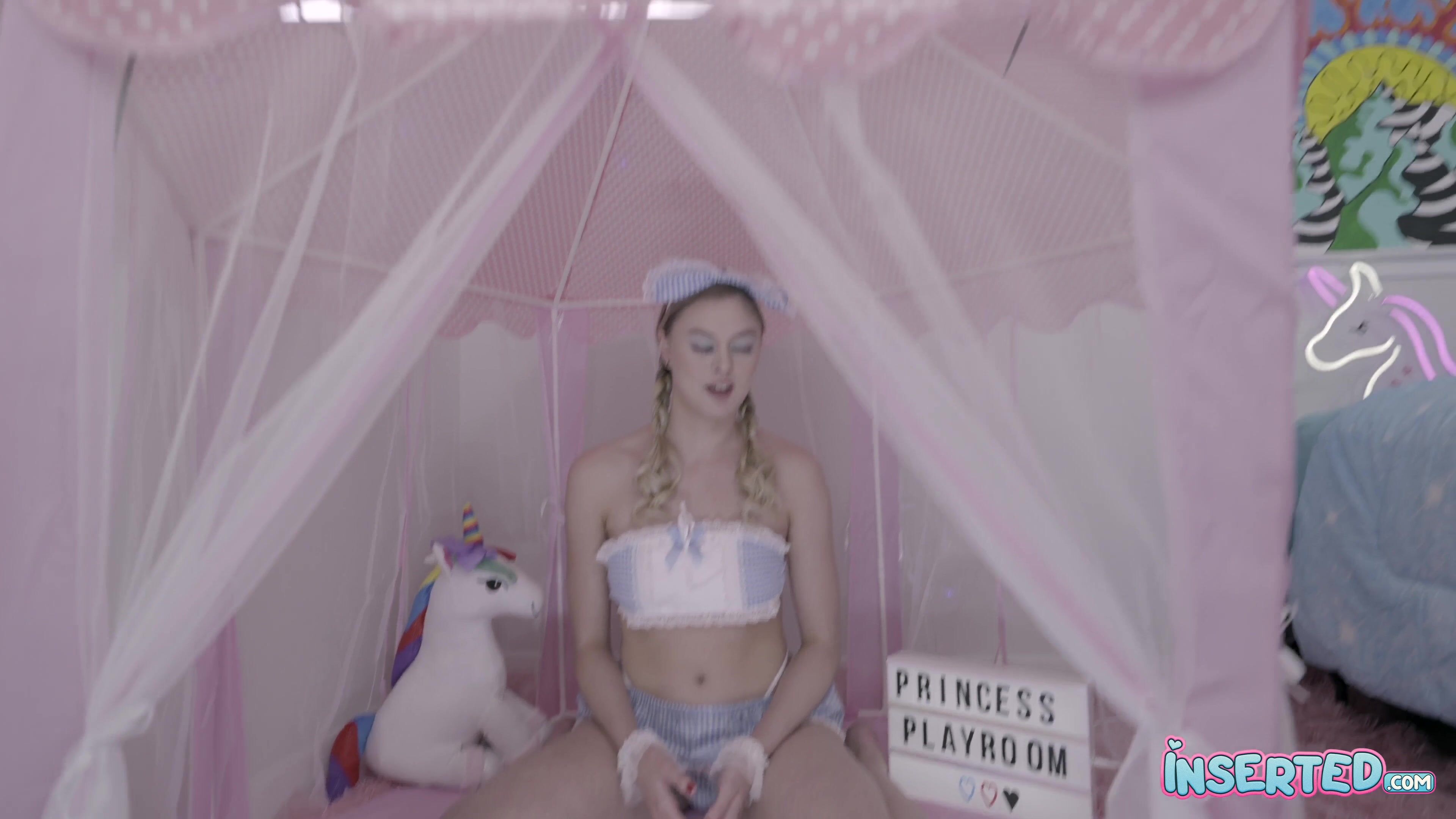 Amber Moore - Amber Is A Chicken Choker [4K Porn]
