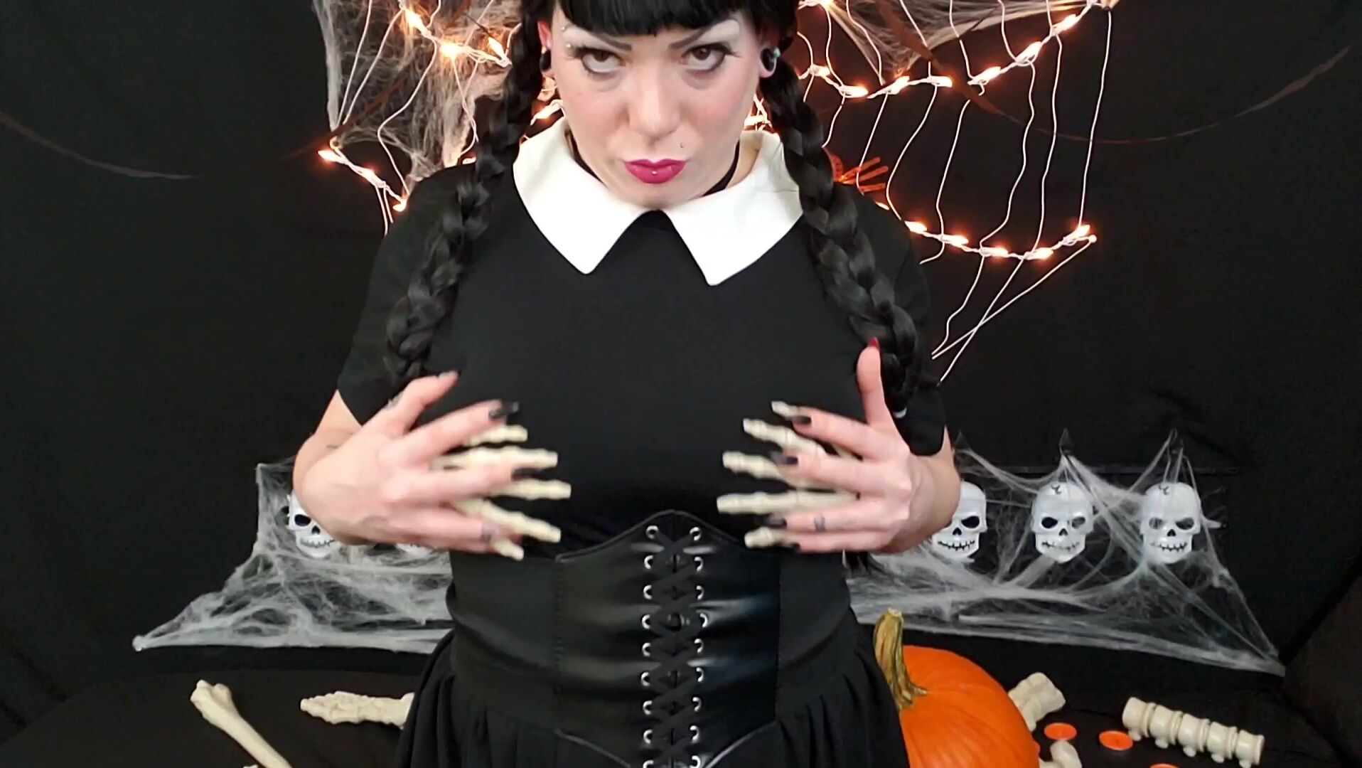 Miss Lolo - Wednesday Addams Anal Creampie