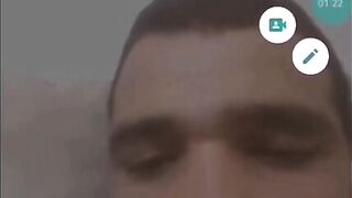 فلسطيني محمد معمر يشلخ علا كاميرا
