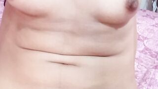 Universitaria caliente con tetas pequeñas