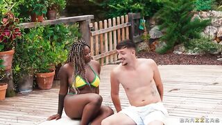Xeinna Rose, Yeri Blue Fucking Around On Vacation  16.8.2025