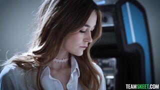 UTT - Oops! She Did It Again: Della Earns Her Career With Her Throat