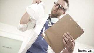 TS patient cums on the face of her doctor