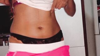 Anita putita caliente con tetas pequeñas hermosas piernas