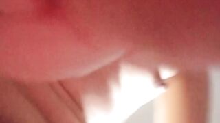 Latina caliente con coño grande y afeitado