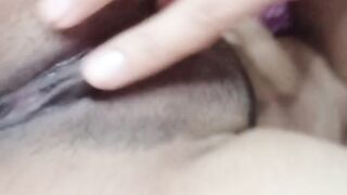 Latina caliente con coño grande y afeitado
