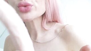 Polish star Bianca gives show in public for tips