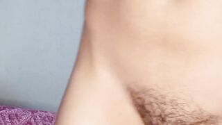 Zorrita caliente flaquita con tetas pequeñas