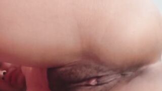 Zorrita caliente con tetas pequeñas pero rico coño
