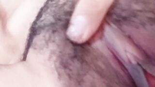 Zorrita caliente con tetas pequeñas pero rico coño