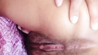 Zorrita caliente con tetas pequeñas pero rico coño