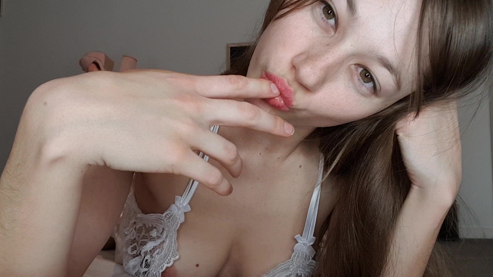 Miss Alice 94 - Lip Tease